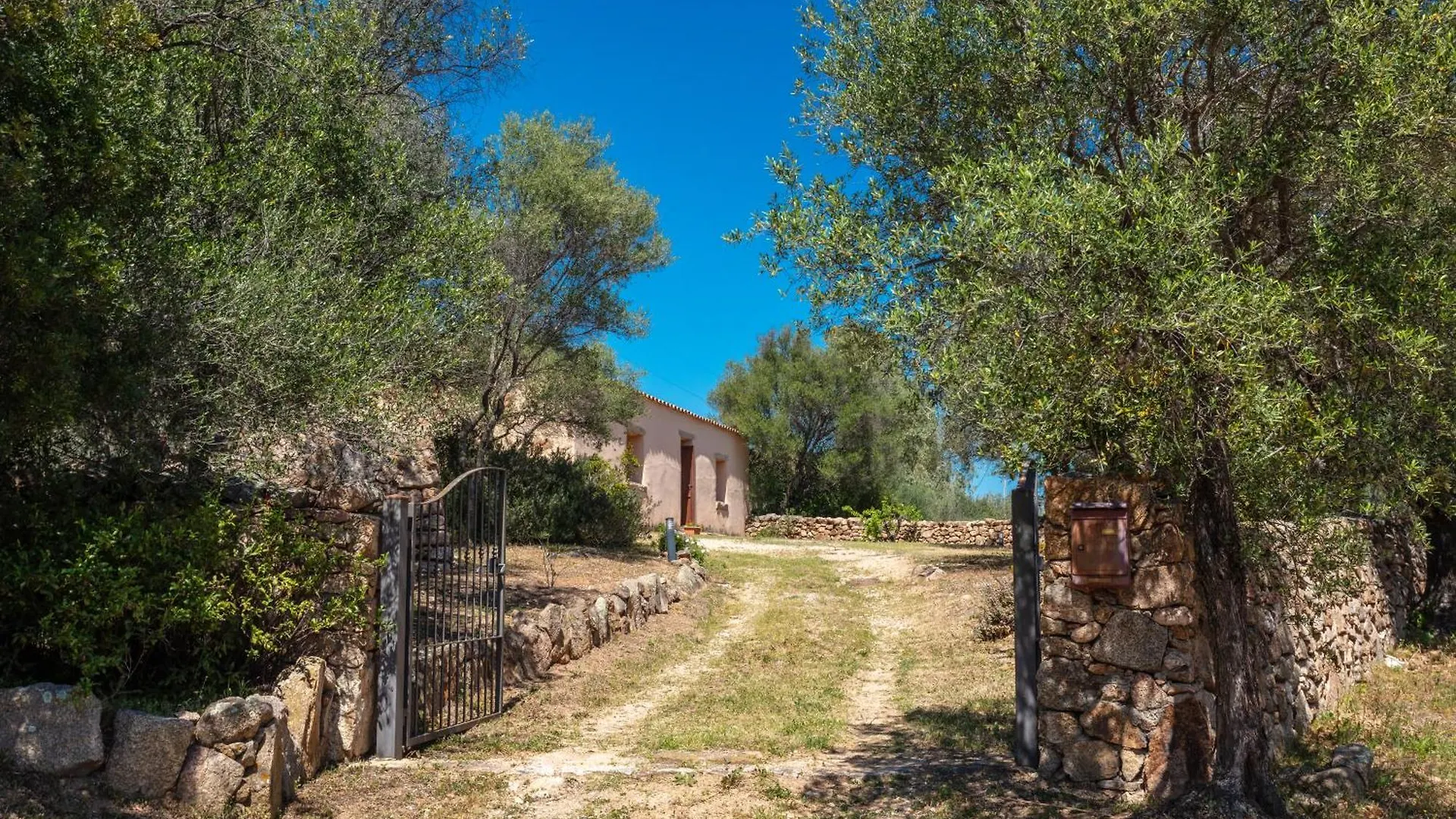 Historic Farm House -Countryside & Sea View- Vila San Teodoro  0*, San Teodoro (Sardinia) Itália